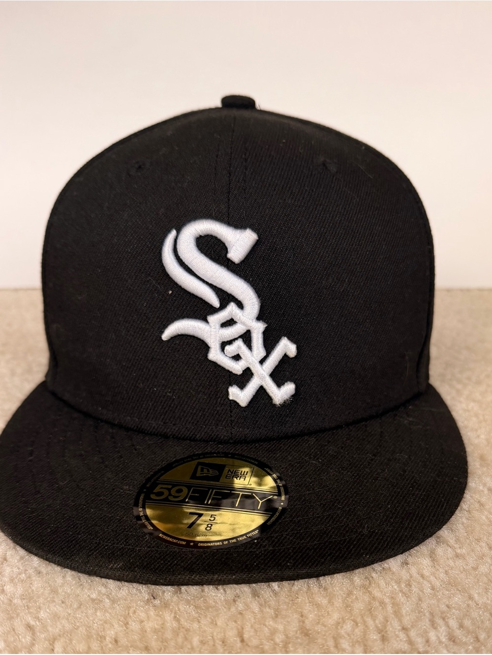 Men's Chicago White Sox New Era Black  Fitted Cap with White Sox Logo